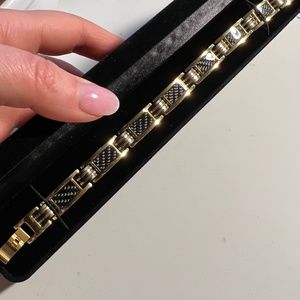 Carbon Fiber Titanium Magnetic Bracelet Gold Tone Size Adjusting Tool & Gift Box